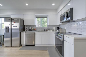Modern Apartment in Studio City